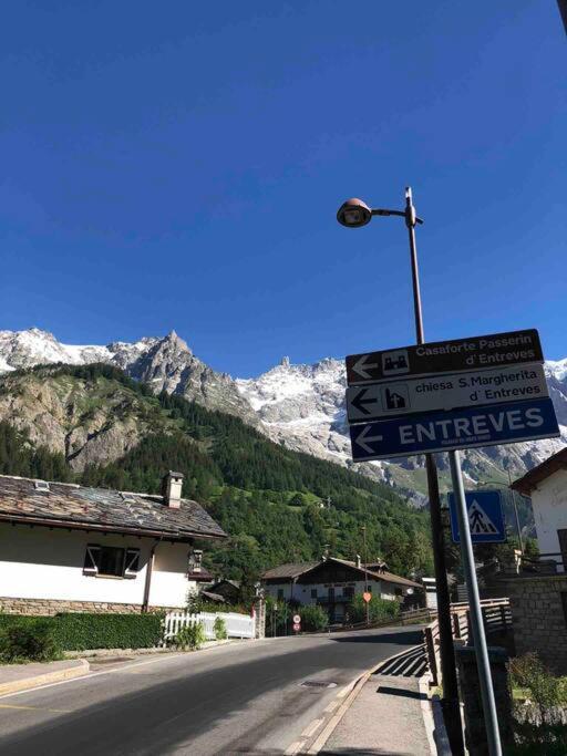 Appartamenti Vista Monte Bianco Courmayeur-Entreves ภายนอก รูปภาพ